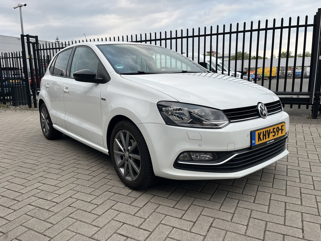 Volkswagen Polo 1.2 TSI 90pk Highline / FRESH edition / Vol Opties / Topstaat / Sportstand foto 7