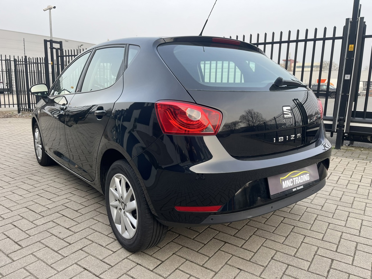 SEAT Ibiza 1.0 MPI Reference 2018 / Bluetooth Touchscreen Airco Parkeersensoren foto 8