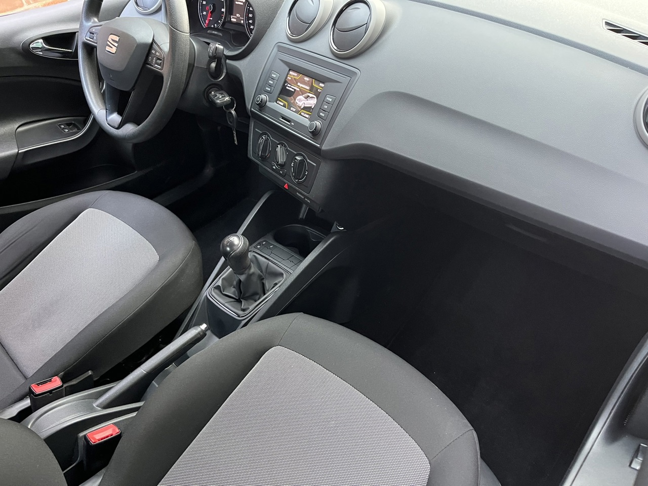 SEAT Ibiza 1.0 MPI Reference 2018 / Bluetooth Touchscreen Airco Parkeersensoren foto 14