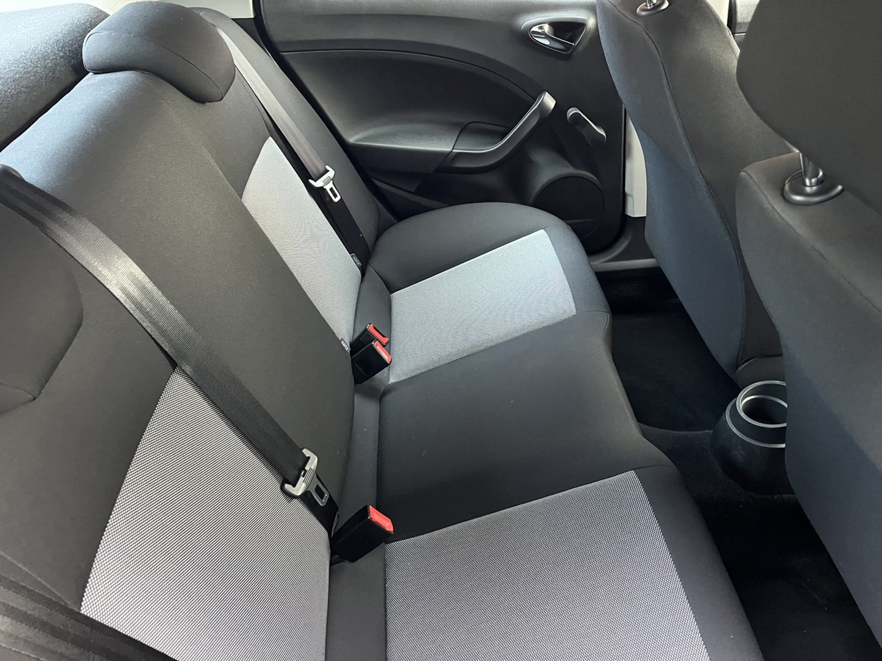 SEAT Ibiza 1.0 MPI Reference 2018 / Bluetooth Touchscreen Airco Parkeersensoren foto 16