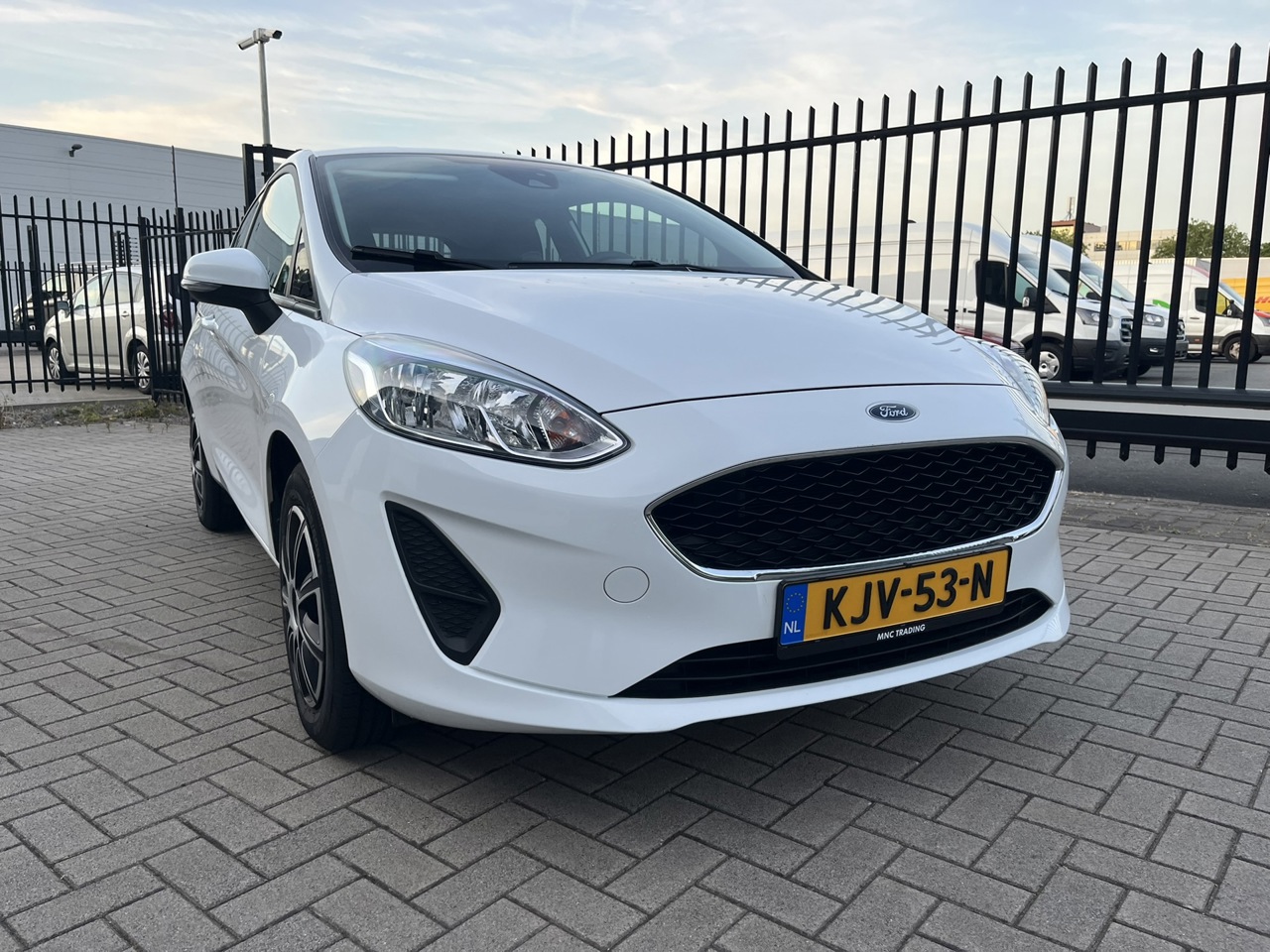 Ford Fiesta 1.1 71PK / Bluetooth Airco Topstaat. foto 9