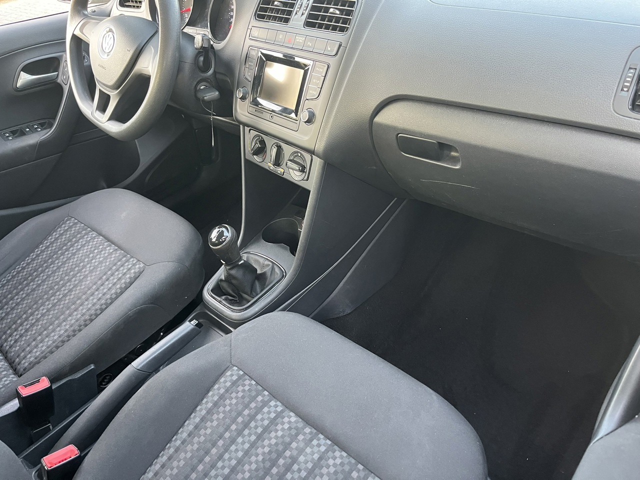 Volkswagen Polo 1.0 75PK Airco Bluetooth Parkeersensoren foto 12
