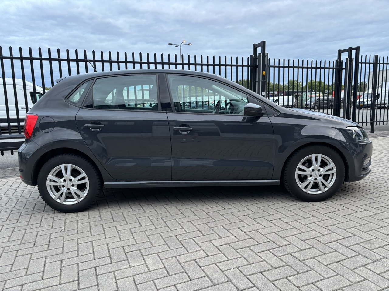 Volkswagen Polo 1.0 44KW 60PK Trendline 2017 APK nieuw foto 6